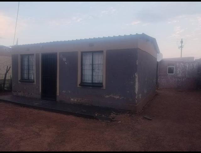 2 BEDROOM HOUSE FOR SALE IN ZONKIZIZWE EXT 2
